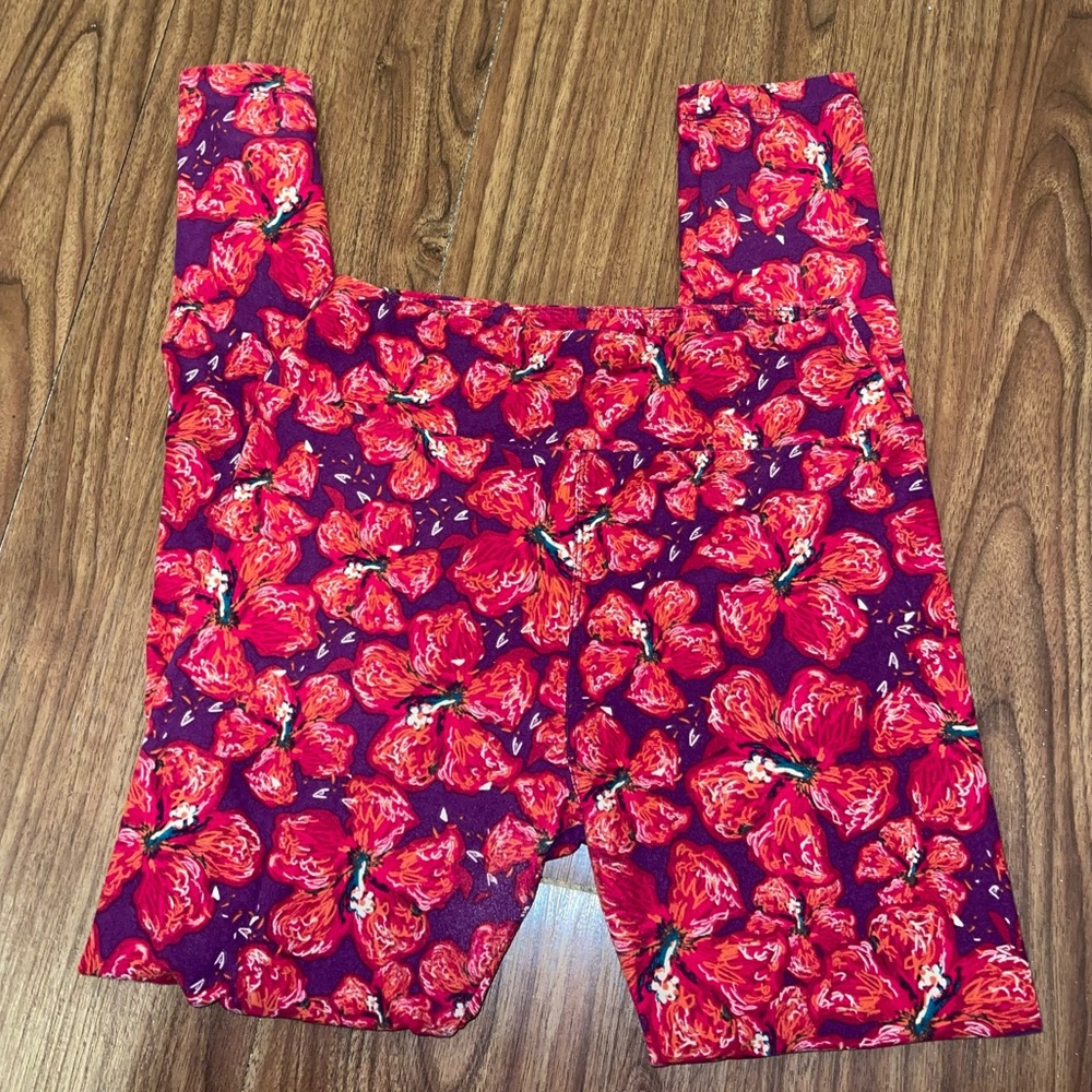 5/$5 Hibiscus Leggings
